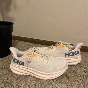 Hoka Clifton 9 Women's size 8 B Cream Vanilla